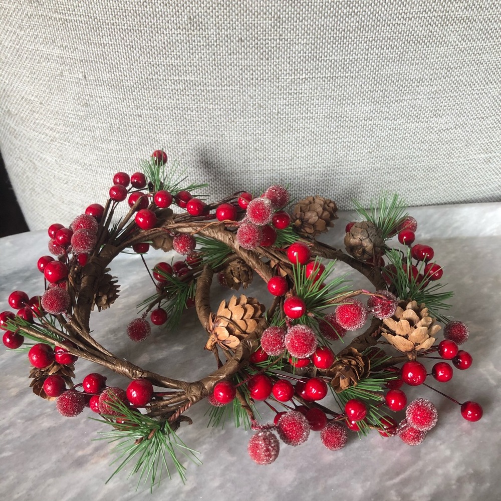 Red berry candle ring